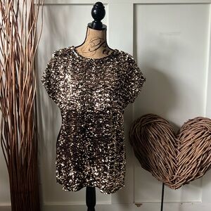 Cable & Gauge Black And Gold Sequined Font Velvet Back Short Sleeve Top